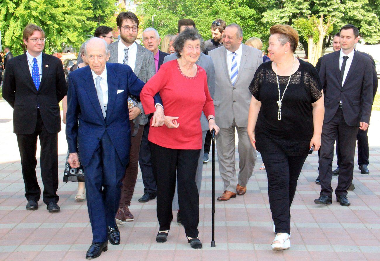 biti plaćen za upoznavanje uk